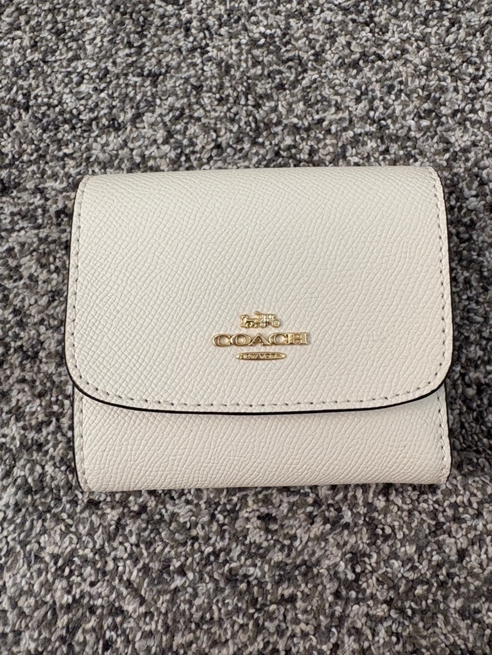 NWOT Coach Cream Leather Compact Wallet with Gold Hardware